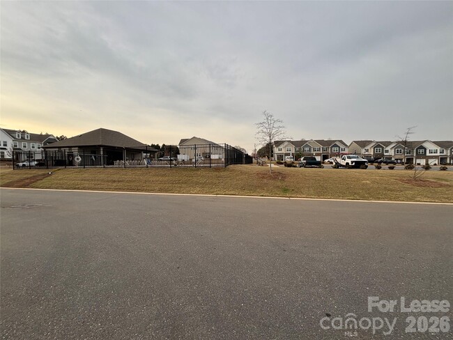 Building Photo - 15733 Country House St