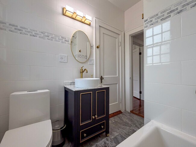 Building Photo - Luxury Historic Home Near UF | Fully Renovated 3BR/2BA with Private Yard & Premium Finishes