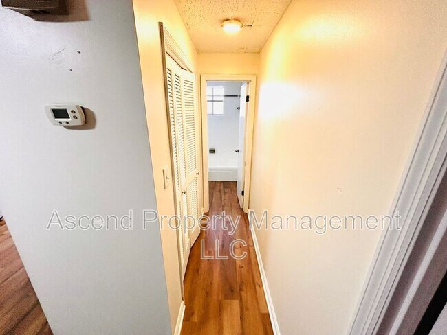 Building Photo - 586 Withrow Rd