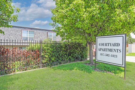 Building Photo - 2701 Green Oaks Rd