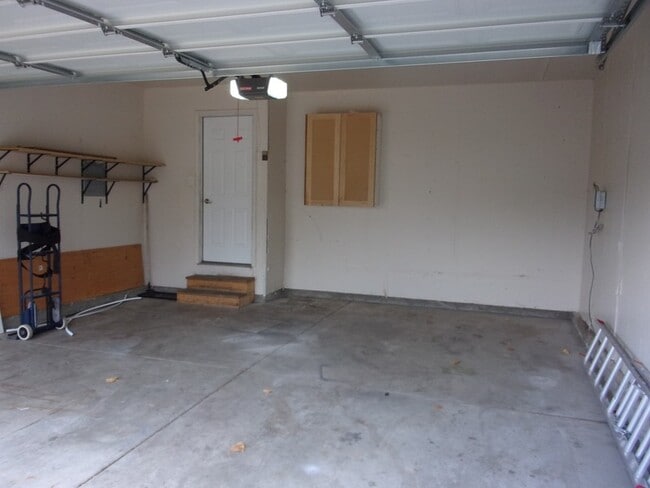 Building Photo - 88 E Rainbow Way