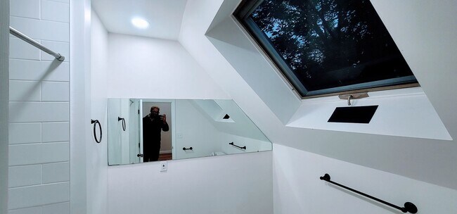 Building Photo - 3-Story Townhouse with Central Heat, AC and 2 Parking Spots Included