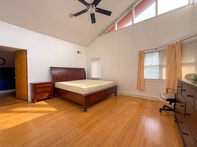 Building Photo - 5 Avondale Ave