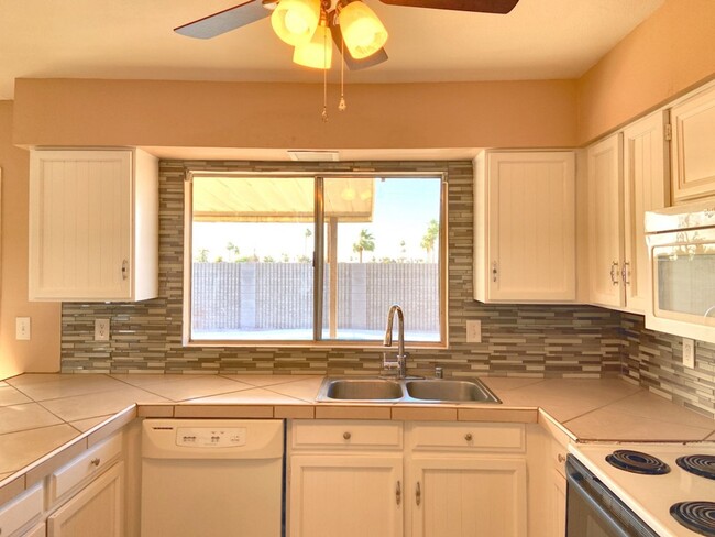 Building Photo - REMODELED 2BR 2BA HOUSE, POOL, PATIO, GREA...