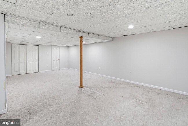 Building Photo - 109 Holly Dr