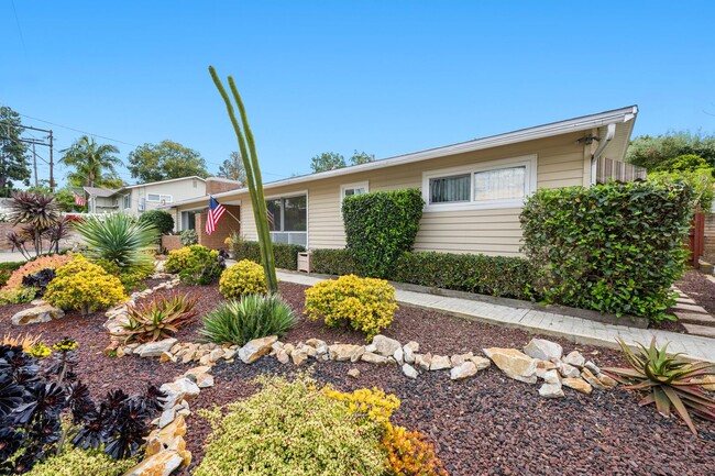 Building Photo - Charming 3 Bedroom 2 Bathroom Home in La M...