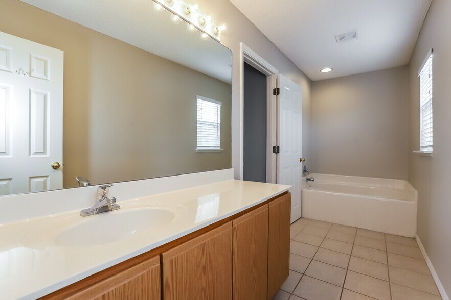 Building Photo - 24828 Ravello St