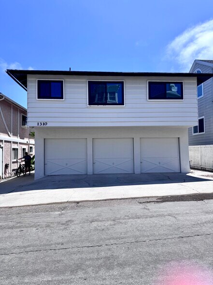 Garage with additional parking behind - 1310 Loma Dr