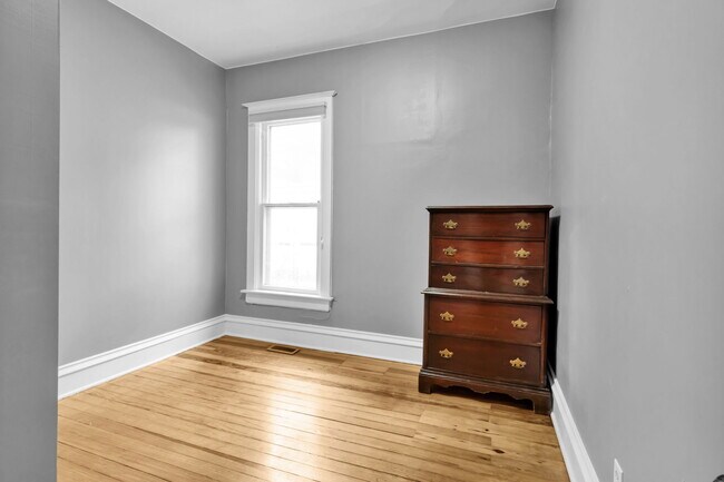 Building Photo - 1036 S Race St