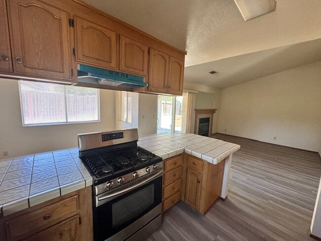 Building Photo - North Hilltop Home with 2 Car Garage