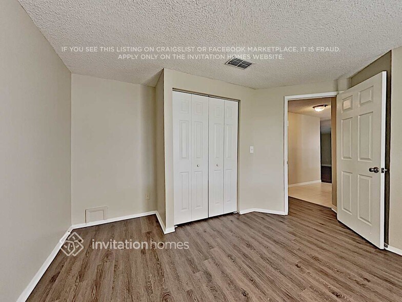 Building Photo - 513 Lakeview Dr