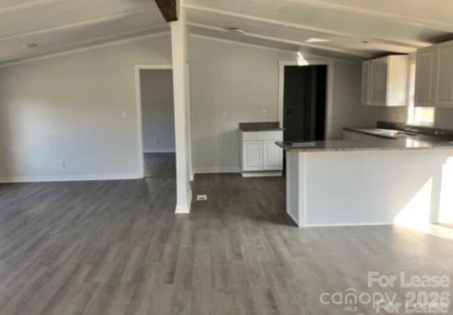 Building Photo - 141 Little Country Ln