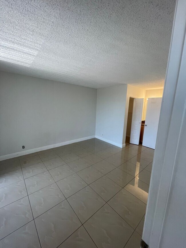Building Photo - 708 Executive Center Dr