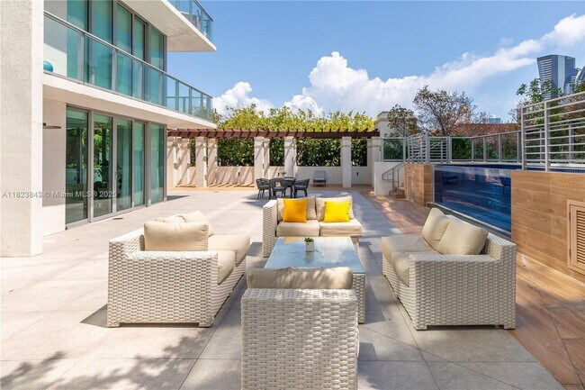 Building Photo - 300 Sunny Isles Blvd