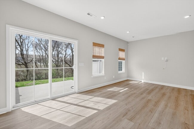 Building Photo - 1085 Duncan St