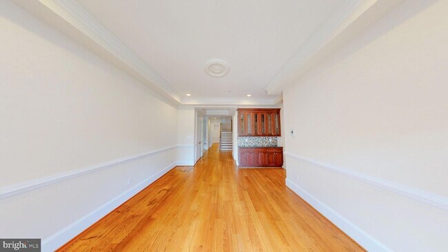 Building Photo - 6403 Earlham Dr