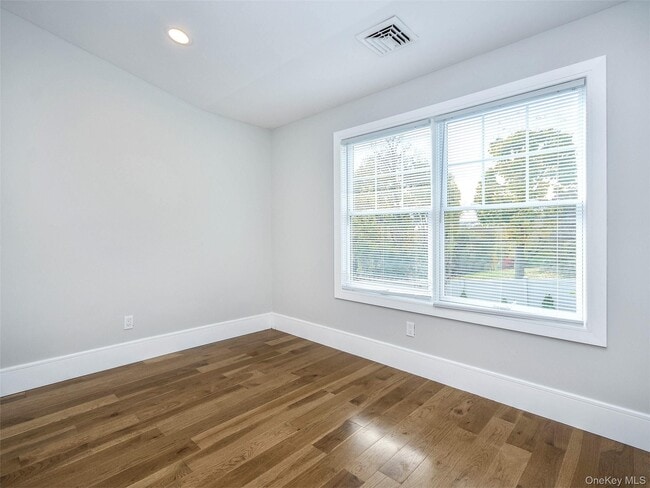 Building Photo - 15 Dunes Ln