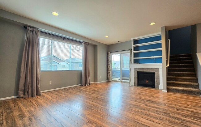 Building Photo - 4 Bedroom Home with Lake Views Available Now!
