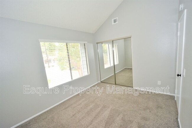 Building Photo - 703 Arneill Rd