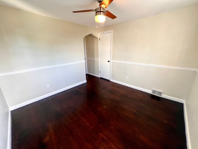 Building Photo - Brentwood - Stunning 3 Bedroom 2 Bathroom ...