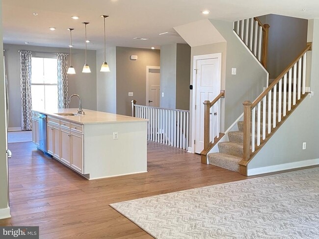 Building Photo - 42589 Burbank Terrace