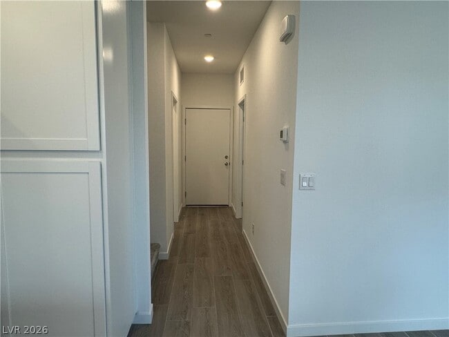 Building Photo - 2552 Venetia Pointe St