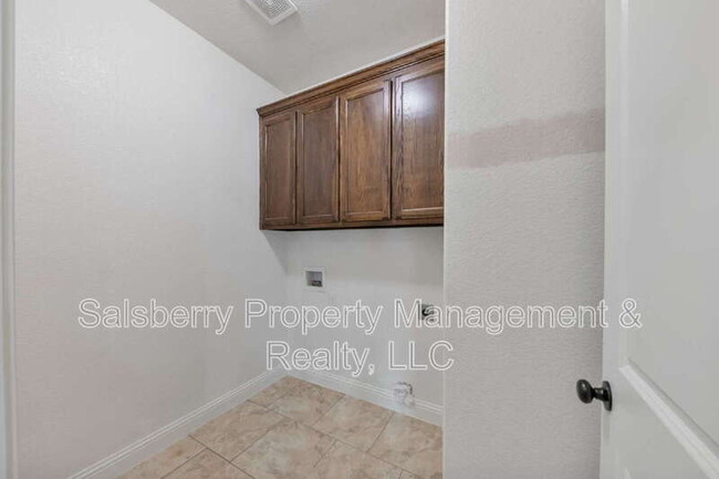 Building Photo - 4904 Ridglea Hills Ct