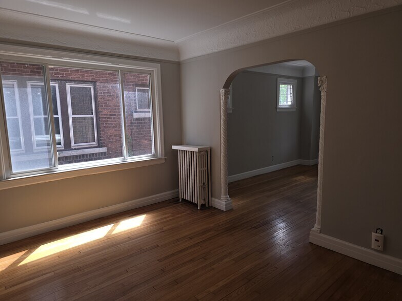 Building Photo - 1096 Beaconsfield Ave