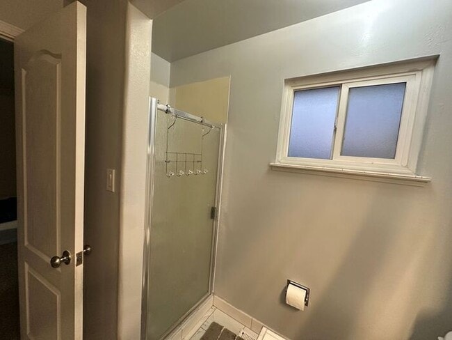 Building Photo - 250 Devere Way