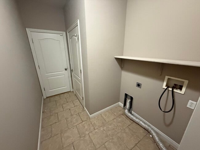 Building Photo - 7461 Arratt Ct