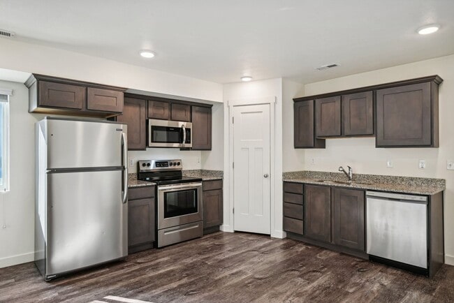 Building Photo - Dublin Farms Townhomes