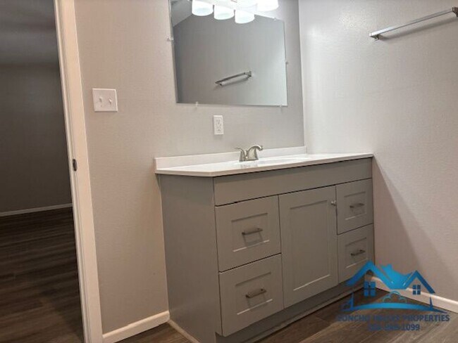 Building Photo - For Rent - 5 Bedroom/ 2 Bathroom in Santa Rita