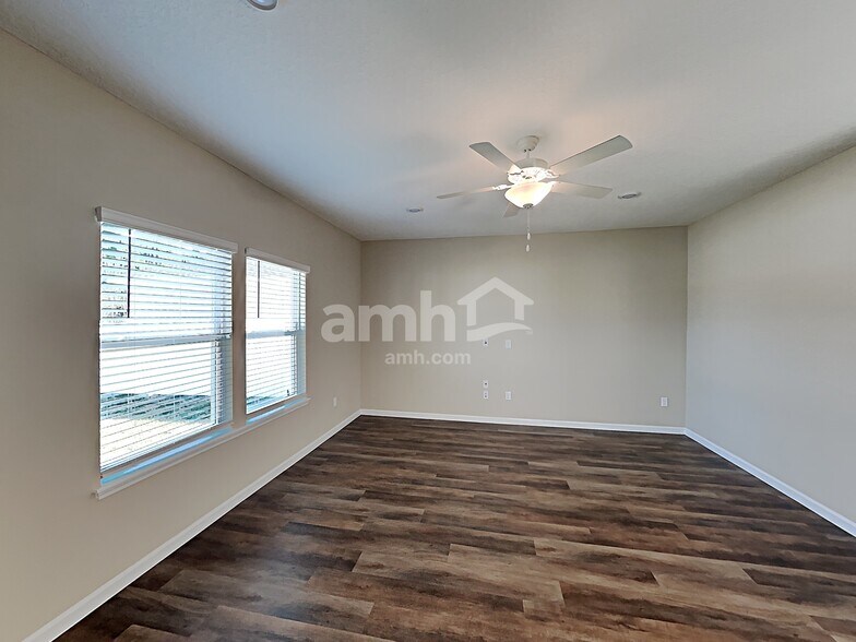 Building Photo - 219 Hemlock Pt