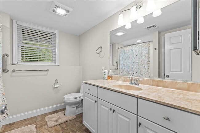 Building Photo - Contemporary with Gorgeous Views in Hinesburg, Vermont - Fully Furnished w/ Utilities Included