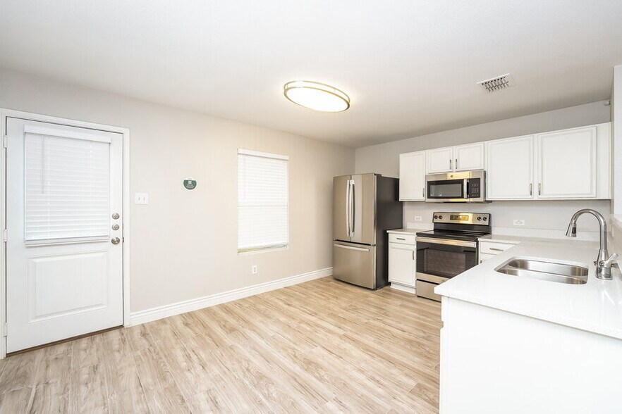 Building Photo - 909 Rio Bravo Dr