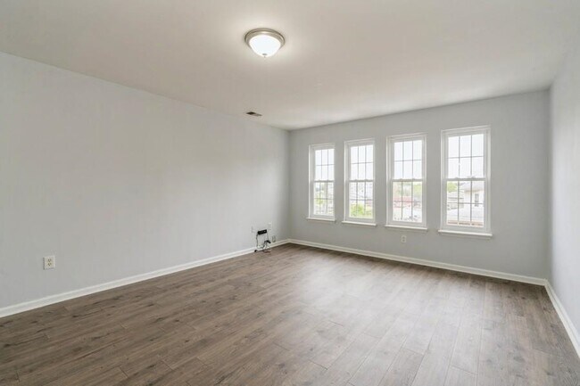 Building Photo - 7 Halleck St