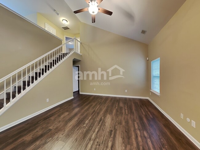 Building Photo - 2010 Cornflower Ln