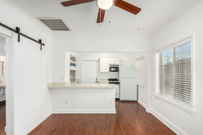 Building Photo - One Bedroom Single Family Home - Garfield District - First Month Free!