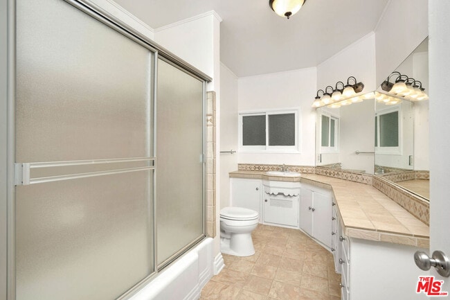 Building Photo - 547 Stassi Ln