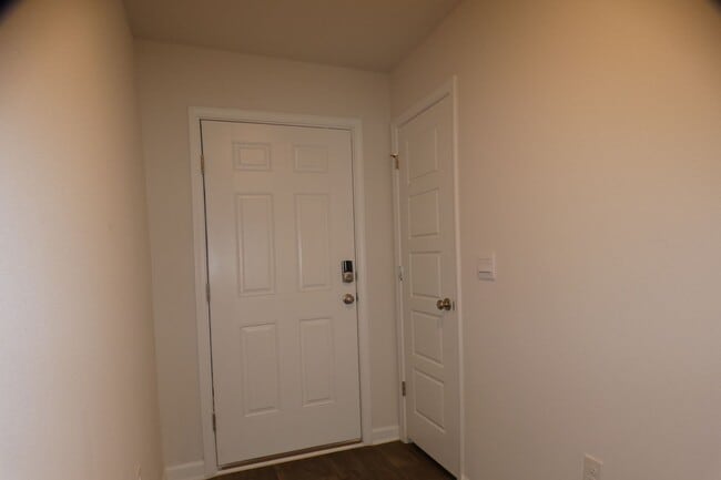 Building Photo - 4 Bedroom Home - Bridlewood