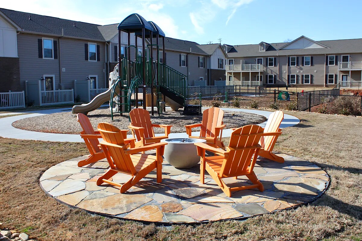 Building Photo - 610 Universal Dr