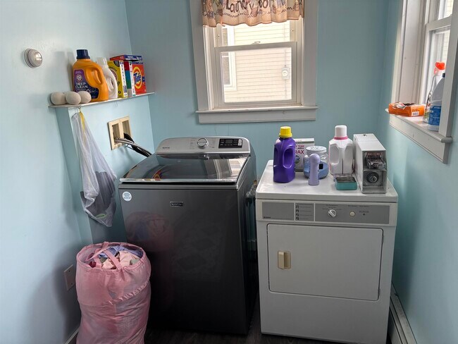 Building Photo - 21 Annie St