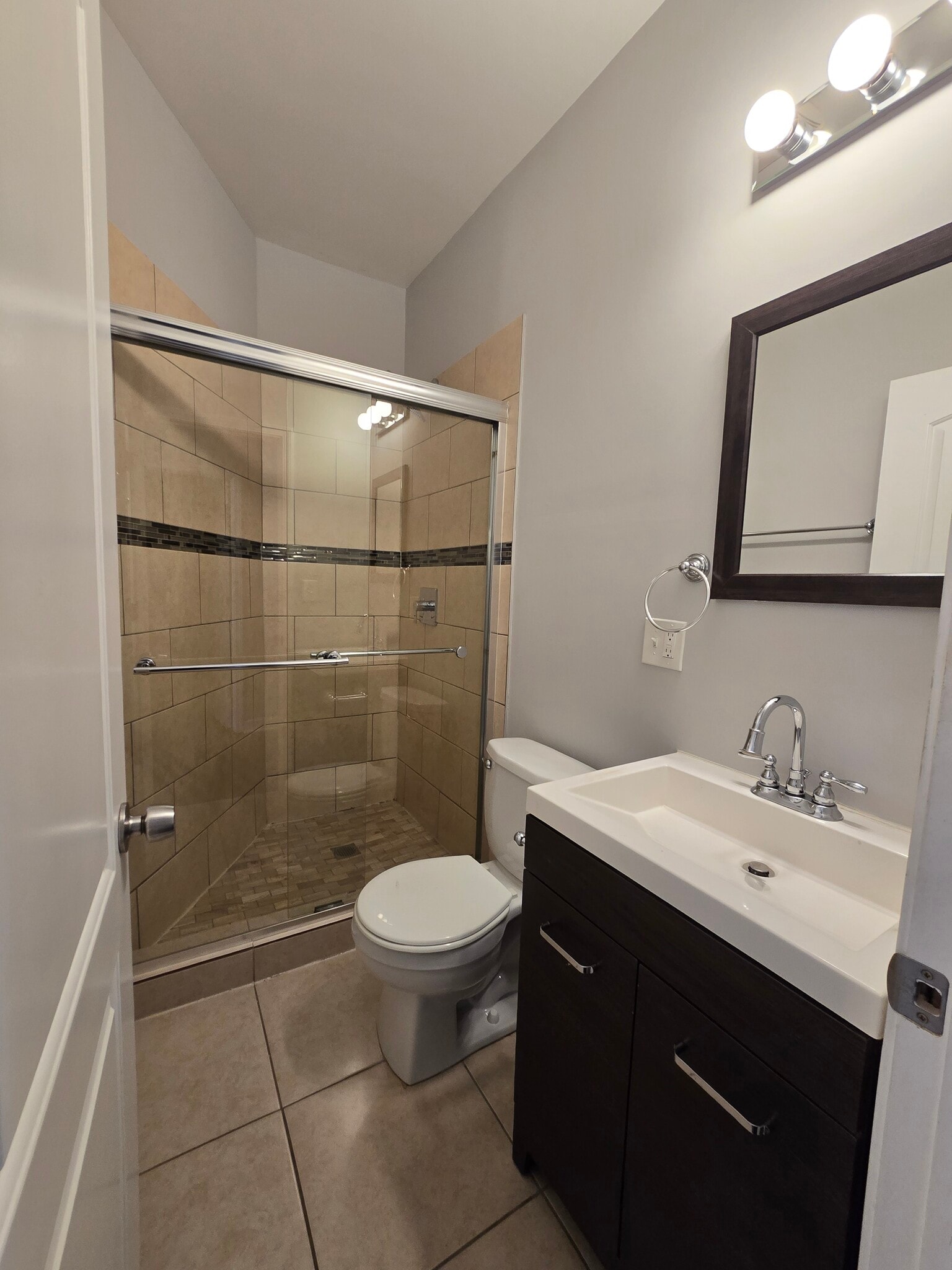 Building Photo - 2414 W Fullerton Ave