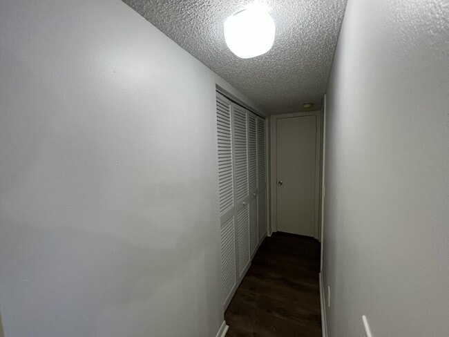 Building Photo - 4657 Fountains Dr S