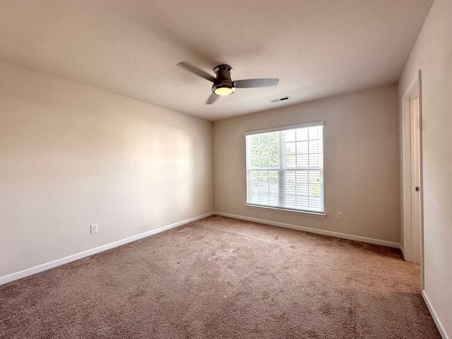 Building Photo - **MOVE IN SPECIAL!**Beautiful 3BR/2.5BA Home in Charlotte!