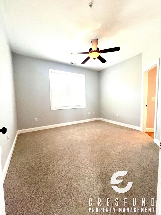 Building Photo - Lake View Luxury 2BR 2.5 Bath