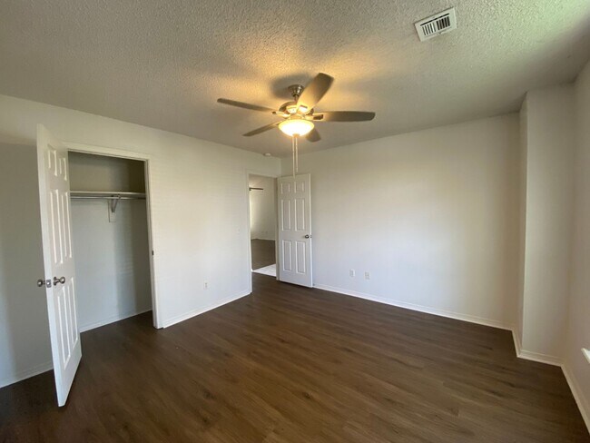 Building Photo - 3 Bedroom House Fayetteville AR- Pets Welcomed!