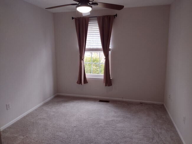 Building Photo - 83 Avon Ln