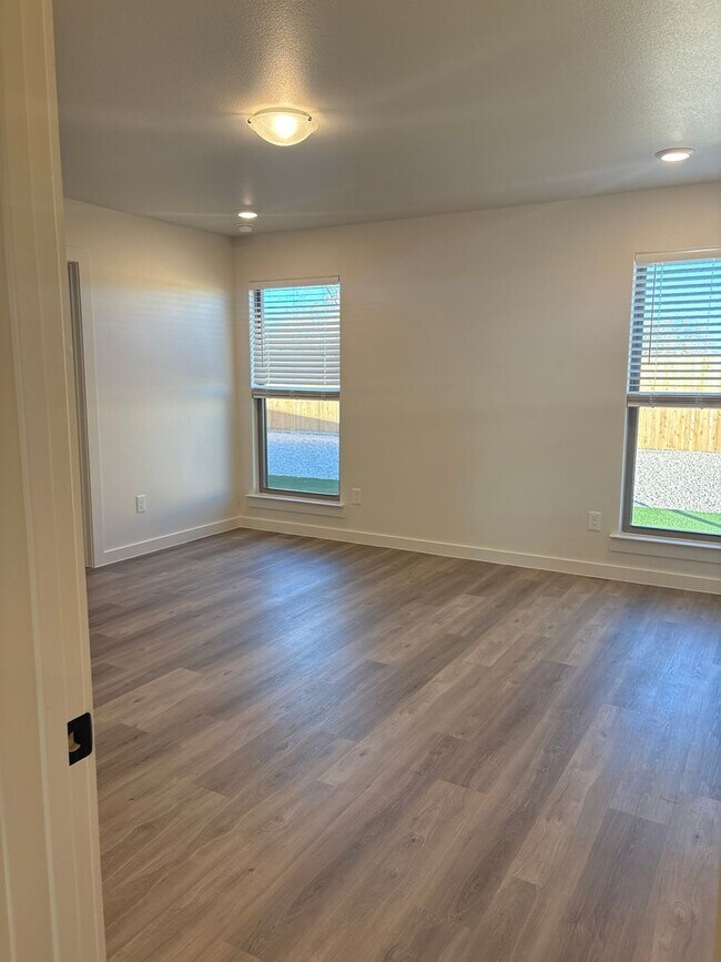 Building Photo - 2513 Is THE ONE for me!