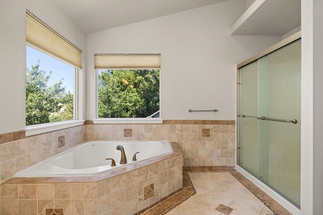 Building Photo - Beautifully Updated 4-Bedroom Home with 3-...